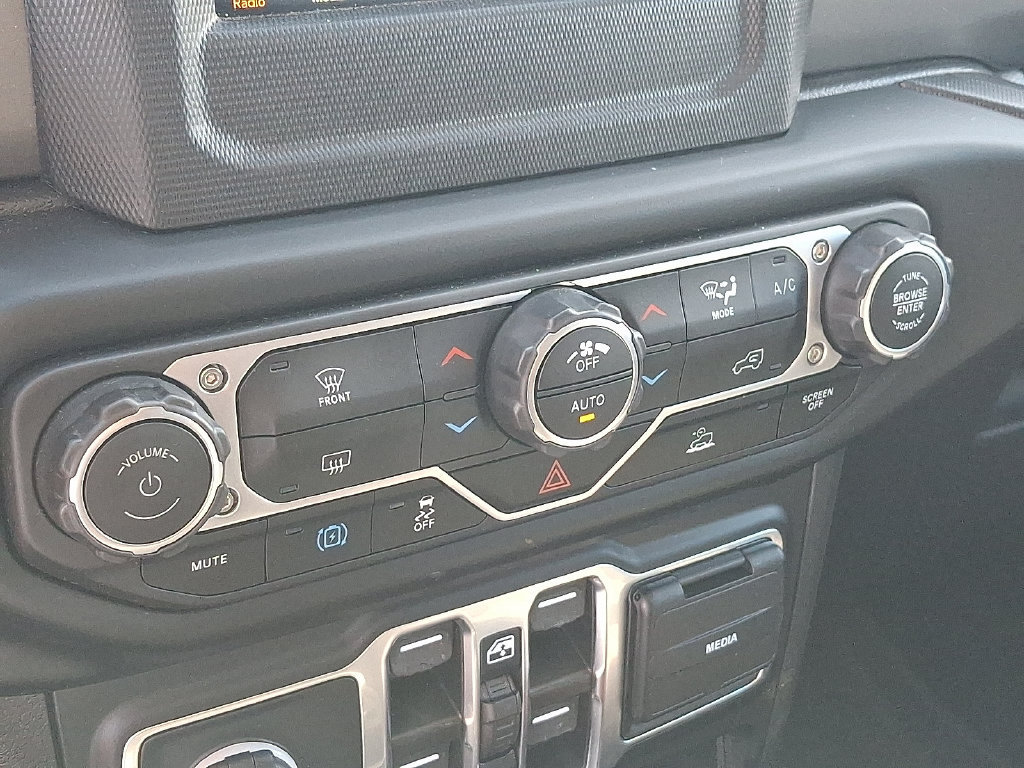 Used 2023 Jeep Wrangler Unlimited w/ Convenience Group AWD/4WD image 16