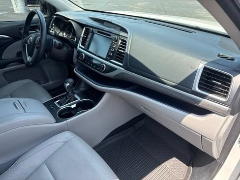 Used 2018 Toyota Highlander Limited Platinum AWD/4WD image 15