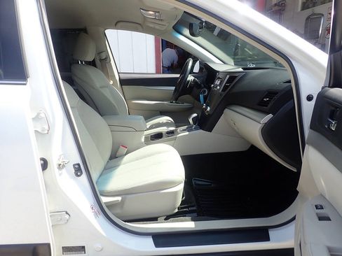 Used 2011 Subaru Outback 2.5i Premium w/ All-Weather Pkg AWD/4WD image 25