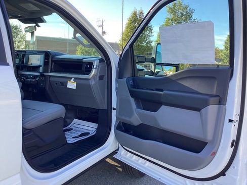 New 2026 Ford F350 4x4 Crew Cab DRW Super Duty image 14