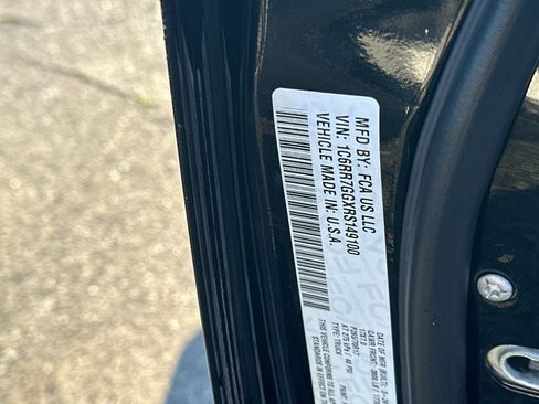 Used 2024 RAM 1500 Classic SLT image 27