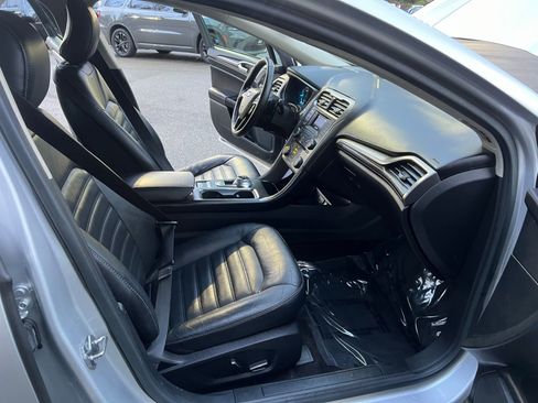 Used 2017 Ford Fusion SE image 26