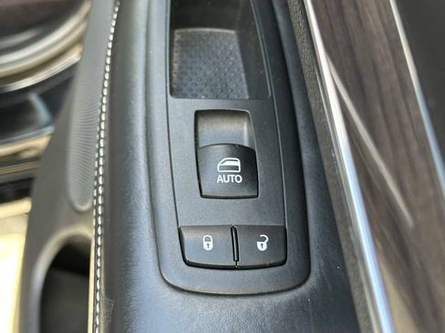 Used 2017 Jeep Grand Cherokee Overland w/ Jeep Active Safety Group AWD/4WD image 31