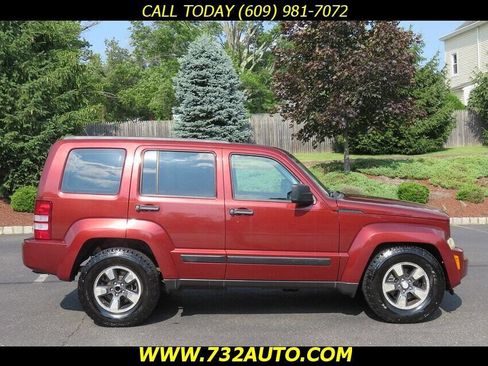 Used 2008 Jeep Liberty Sport image 4