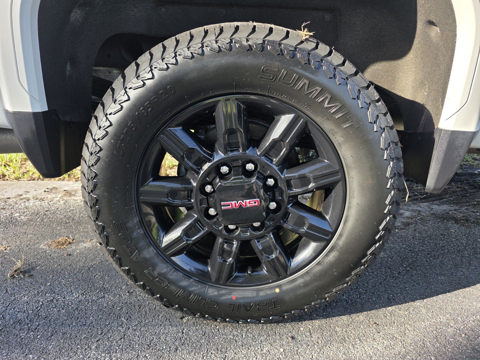 Used 2024 GMC Sierra 2500 AT4 w/ AT4 Premium Plus Package AWD/4WD image 9