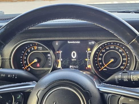 Used 2018 Jeep Wrangler Unlimited Sahara AWD/4WD image 29