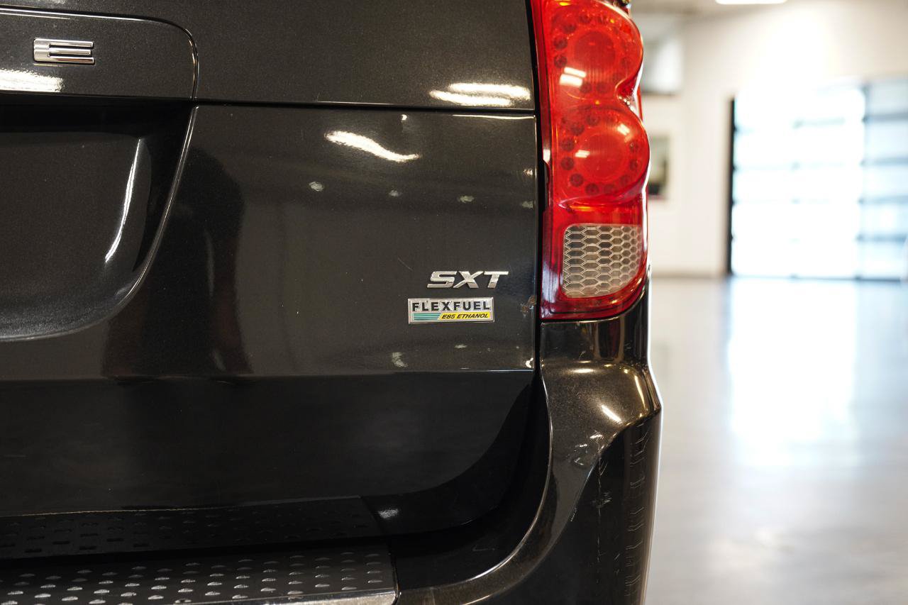 Used 2019 Dodge Grand Caravan SXT FWD image 17