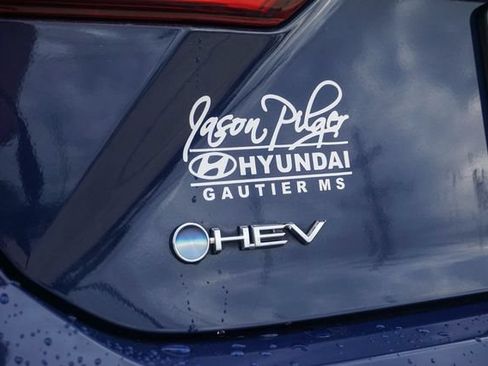 Used 2025 Toyota Camry SE FWD image 7