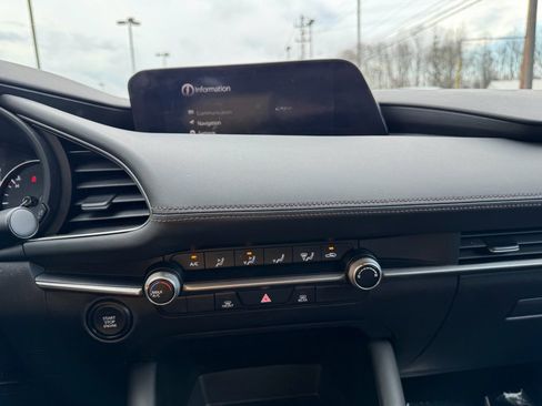 Used 2021 MAZDA MAZDA3 s image 26