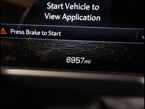 Used 2024 GMC Acadia Denali AWD/4WD image 9