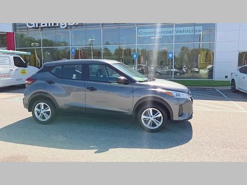 Used 2025 Nissan Kicks Play S FWD image 16