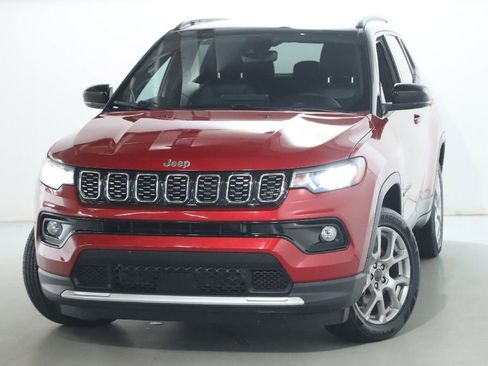 Used 2025 Jeep Compass Limited AWD/4WD image 3