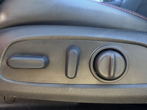 Used 2023 Chevrolet Equinox RS image 29