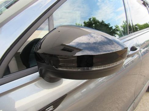 Used 2022 Volkswagen Tiguan SE R-Line image 15