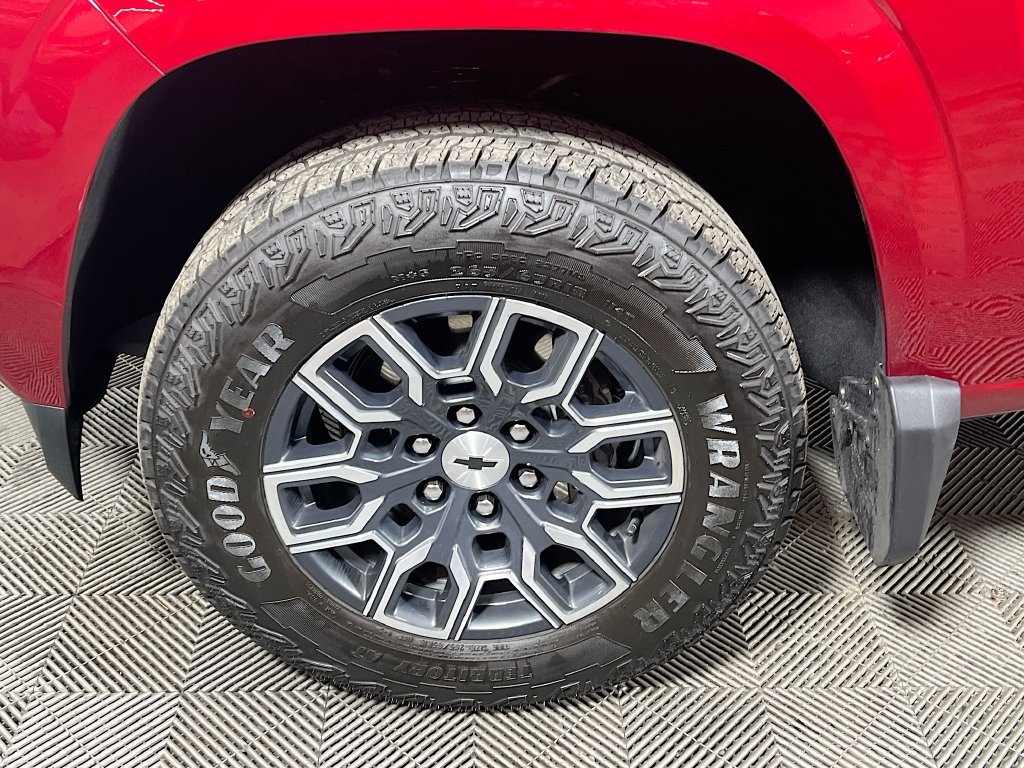 Used 2025 Chevrolet Colorado Z71 AWD/4WD image 26