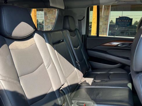 Used 2019 Cadillac Escalade ESV Luxury RWD image 28