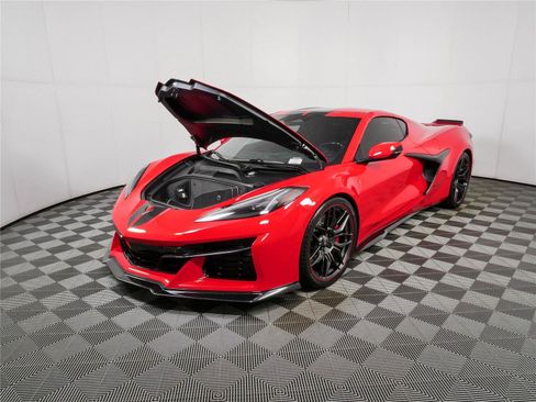 Used 2024 Chevrolet Corvette Z06 RWD image 30