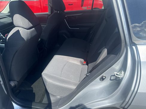 Used 2019 Toyota RAV4 LE w/ Carpet Mat Package FWD image 9