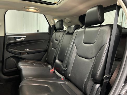 Used 2020 Ford Edge Titanium w/ Equipment Group 301A AWD/4WD image 31