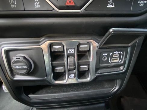 Used 2022 Jeep Gladiator Sport image 23