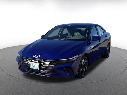 Used 2025 Hyundai Elantra SEL image 4