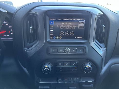 Used 2020 Chevrolet Silverado 2500 Custom w/ Custom Value Package image 12