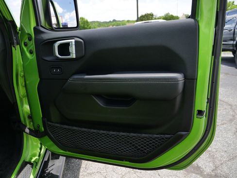Used 2019 Jeep Wrangler Unlimited Sahara w/ Quick Order Package 24M Moab AWD/4WD image 39