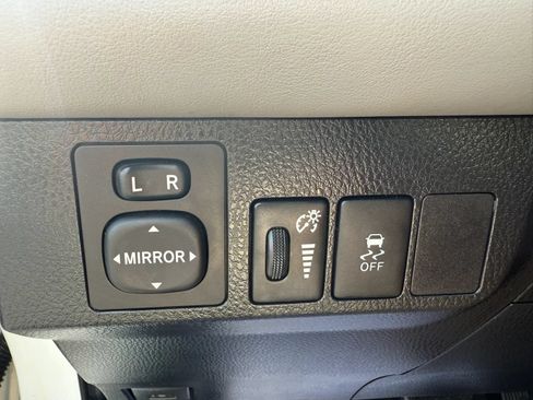 Used 2014 Toyota RAV4 Limited FWD image 18