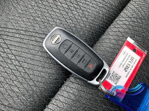 Used 2024 Nissan Rogue SV image 11