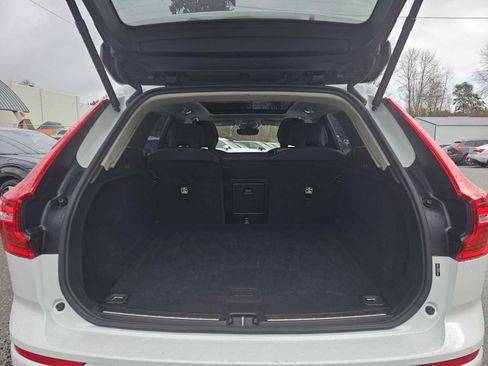 Certified 2025 Volvo XC60 B5 Plus AWD/4WD image 17