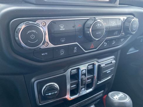 Certified 2019 Jeep Wrangler Unlimited Sahara image 24