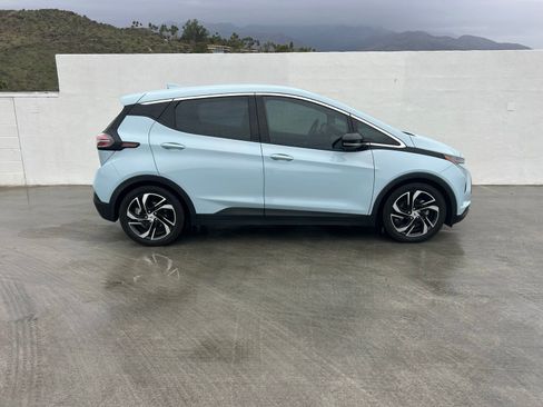 Used 2022 Chevrolet Bolt LT w/ Infotainment Package image 4