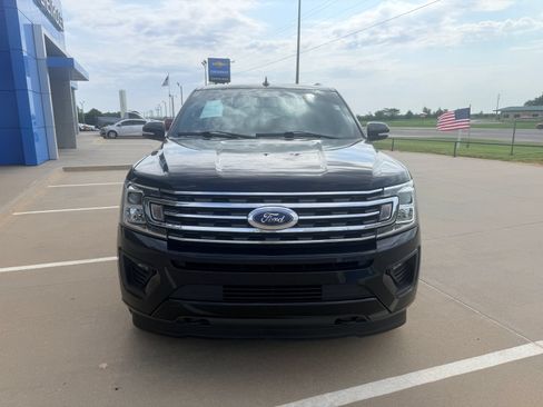 Used 2020 Ford Expedition XLT w/ Equipment Group 202A AWD/4WD image 3