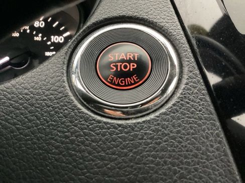 Used 2017 Nissan Rogue SV AWD/4WD image 18