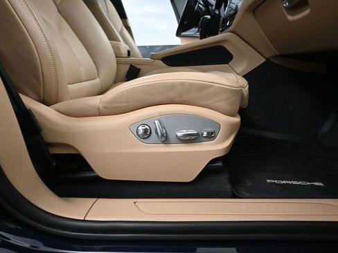 Used 2022 Porsche Macan Base image 52