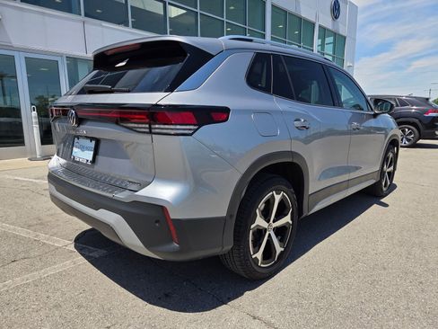 Certified 2025 Volkswagen Tiguan SE w/ Panoramic Sunroof Package AWD/4WD image 11