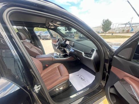 Used 2021 BMW X5 M50i w/ Executive Package image 17