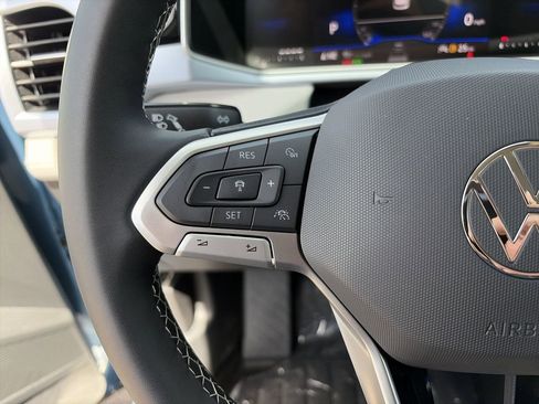 New 2026 Volkswagen Taos SE FWD image 19