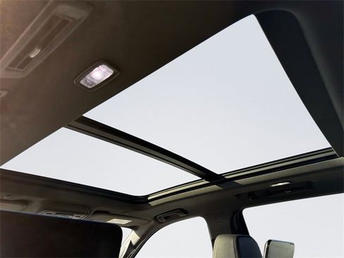 Used 2021 Chevrolet Tahoe High Country image 15