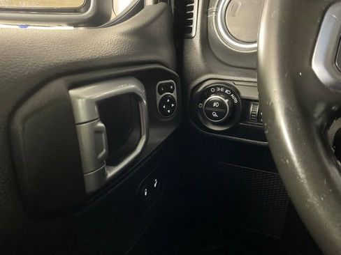 Used 2020 Jeep Gladiator Overland w/ Popular Equipment Package image 19