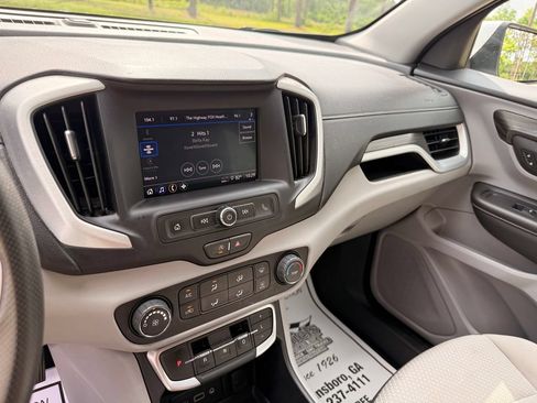 Used 2024 GMC Terrain SLE FWD image 16