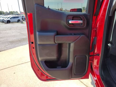 Used 2020 Chevrolet Silverado 1500 Custom w/ Custom Value Package AWD/4WD image 10
