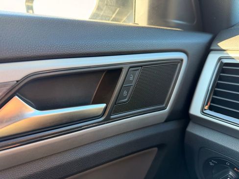 Used 2022 Volkswagen Atlas Cross Sport SE image 22