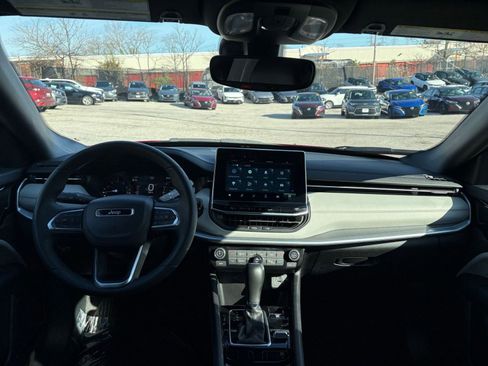 Used 2025 Jeep Compass Limited image 34