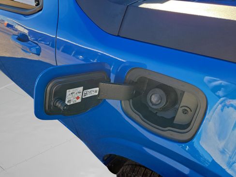 Used 2025 Ford Maverick Lobo image 26