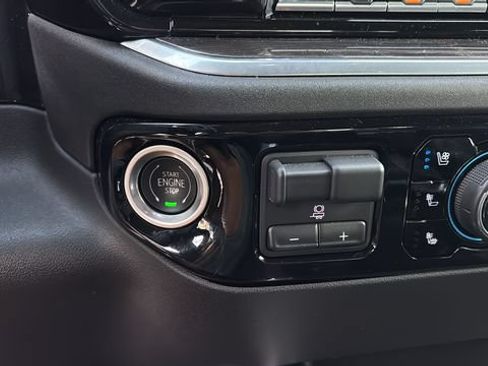Used 2022 Chevrolet Silverado 1500 LTZ AWD/4WD image 28