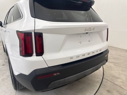 Used 2022 Kia Sorento LX FWD image 20