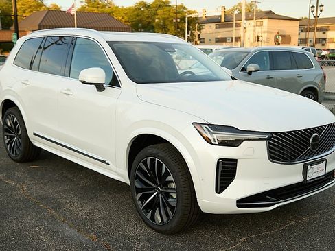 New 2026 Volvo XC90 B6 Plus w/ Protection Package image 4