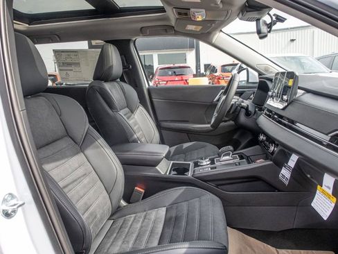 New 2025 Mitsubishi Outlander 4WD Plug-In Hybrid image 21