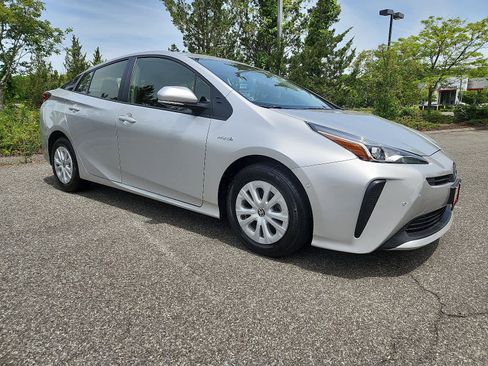 Certified 2022 Toyota Prius LE image 4
